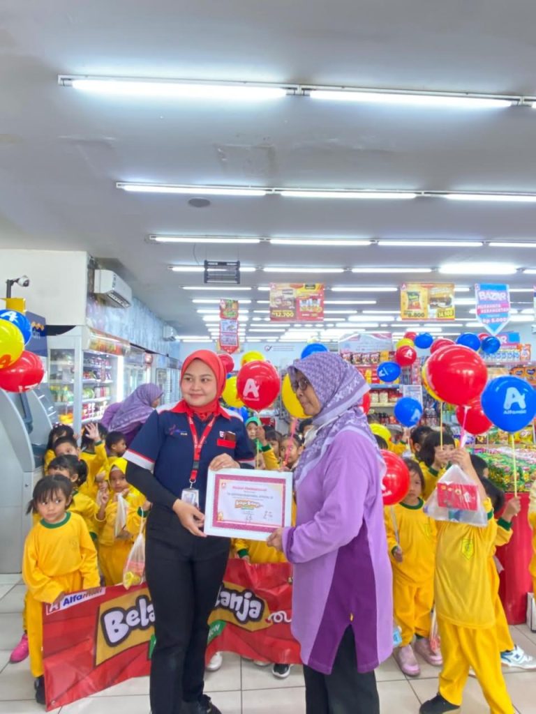 Kunjungan ke alfamidi