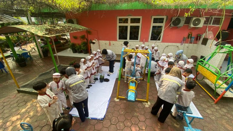 Kegiatan Tk pada saat bercocok tanam mencegah banjir