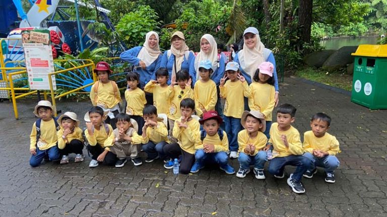 kegiatan tour ke taman safari